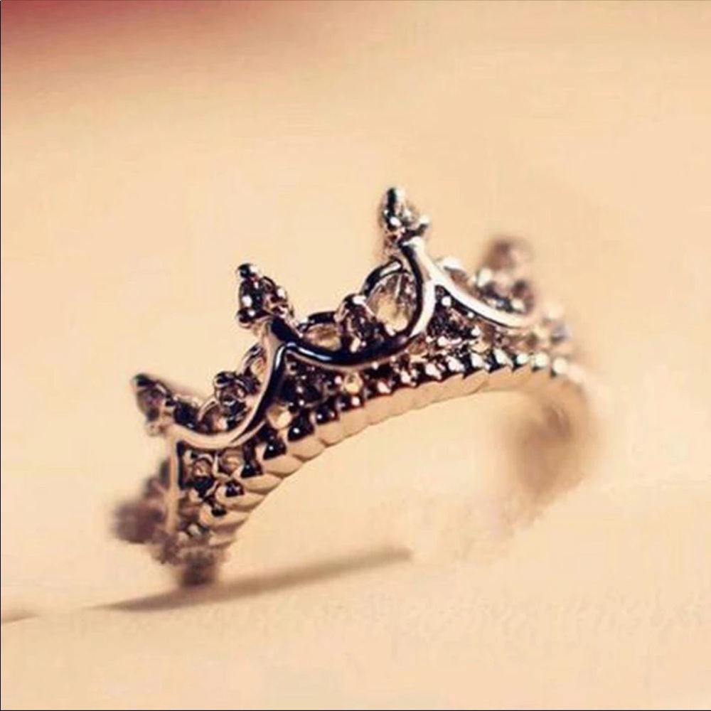 silver crown ring - Picture 3 of 5